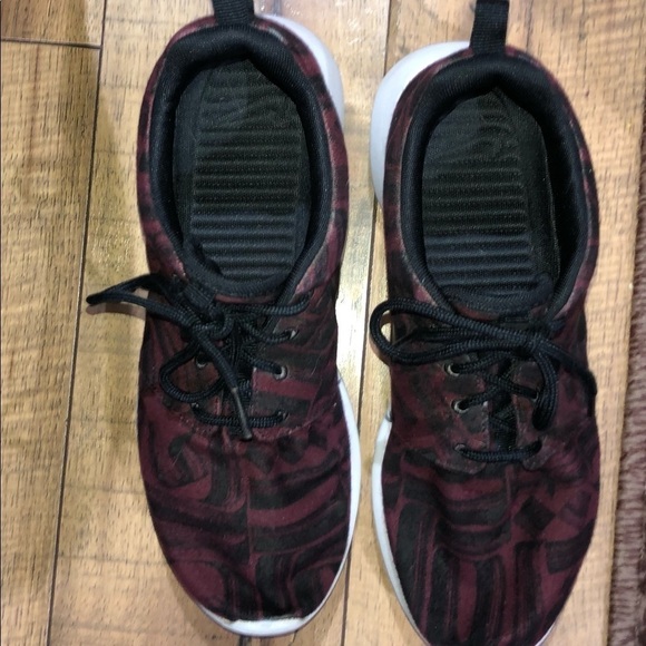 Nike Women's Roshe One 1 Print Night Maroon Sneakers size 9 844958-601 - Picture 9 of 9